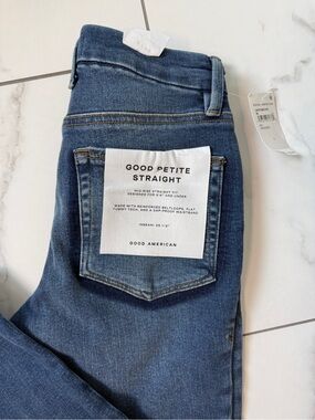 Good American Good Petite Straight Mid Rise Straight Jeans 25.5” inseam